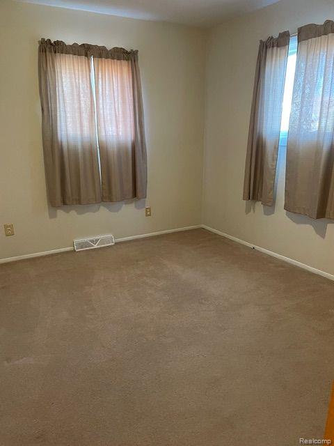 7050 BERWYN Street, Dearborn Heights, MI 48127 — Photo 8