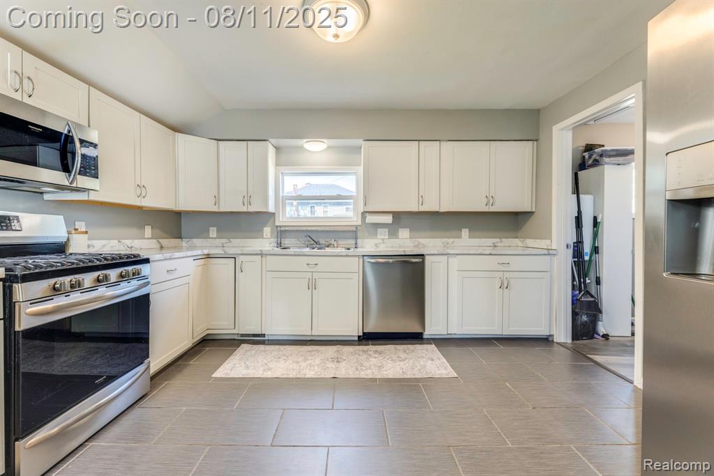913 Michigan Street, Port Huron, MI 48060 — Photo 5