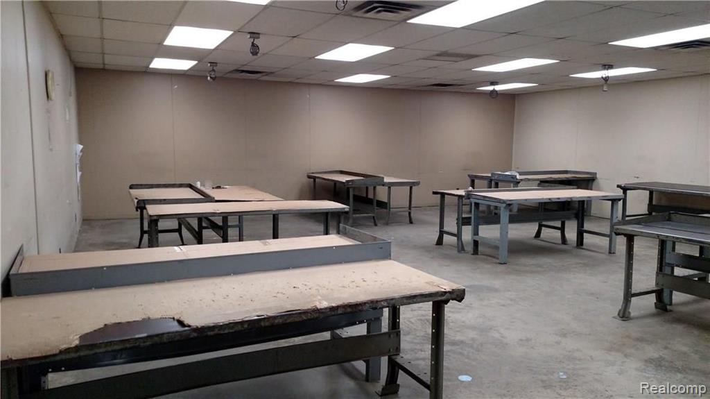 17910 VAN DYKE Street, Detroit, MI 48234 — Photo 11