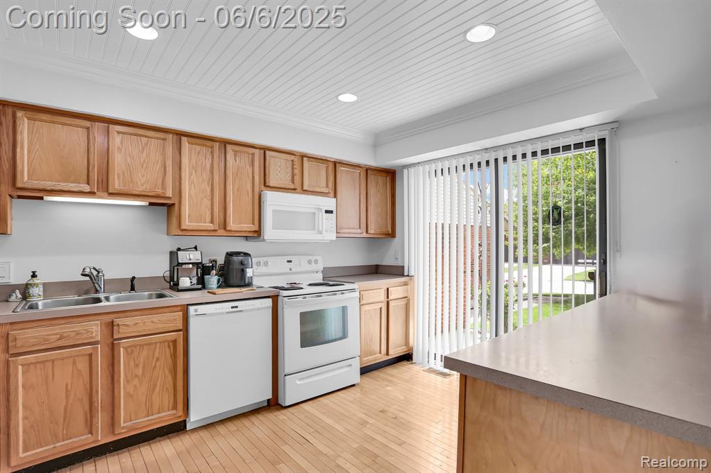 42276 Lochmoor Street, 56, Clinton Twp, MI 48038 — Photo 7