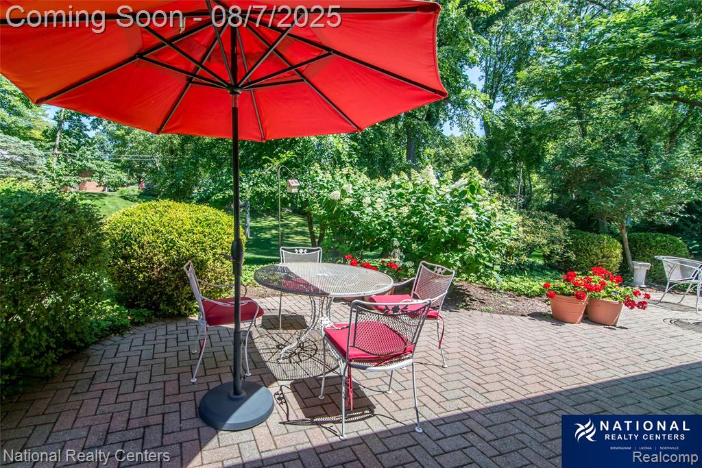 4933 Malibu Drive, Bloomfield Hills, MI 48302 — Photo 7