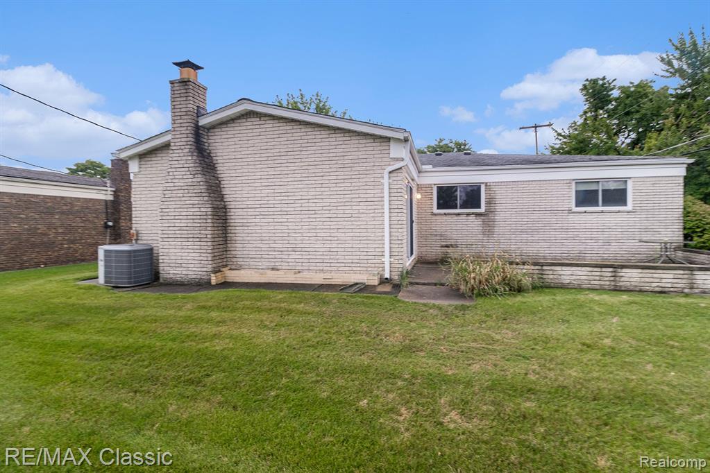 4909 DICKSON Drive, Sterling Heights, MI 48310 — Photo 20