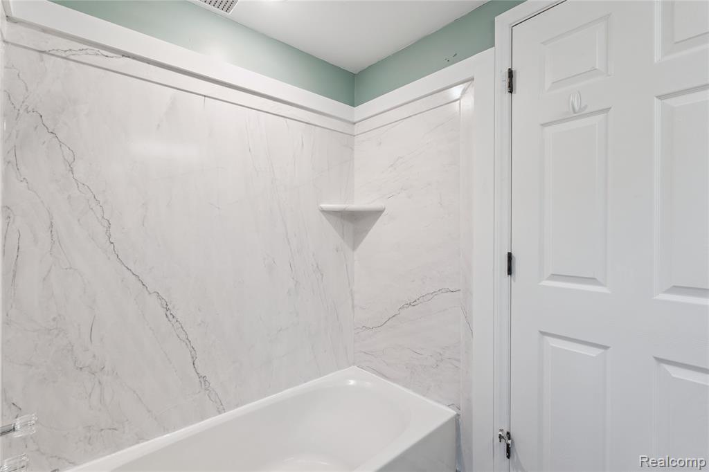 8466 Silver Lake Rd, Linden, MI 48451 — Photo 18