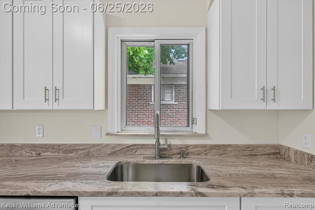 21681 Sussex Street, Oak Park, MI 48237 — Photo 13