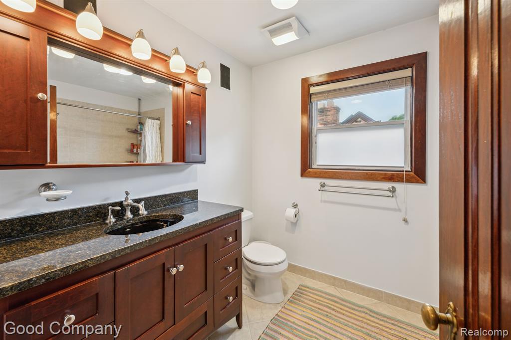 964 W LEWISTON Avenue, Ferndale, MI 48220 — Photo 30
