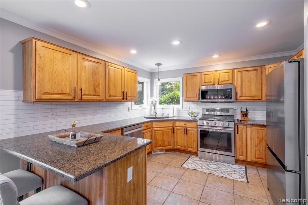 9154 Rotondo Drive, Howell, MI 48855 — Photo 12