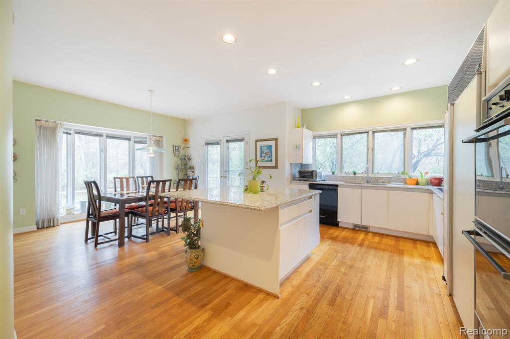 4599 RAVINE Drive, Bloomfield Hills, MI 48301 — Photo 13
