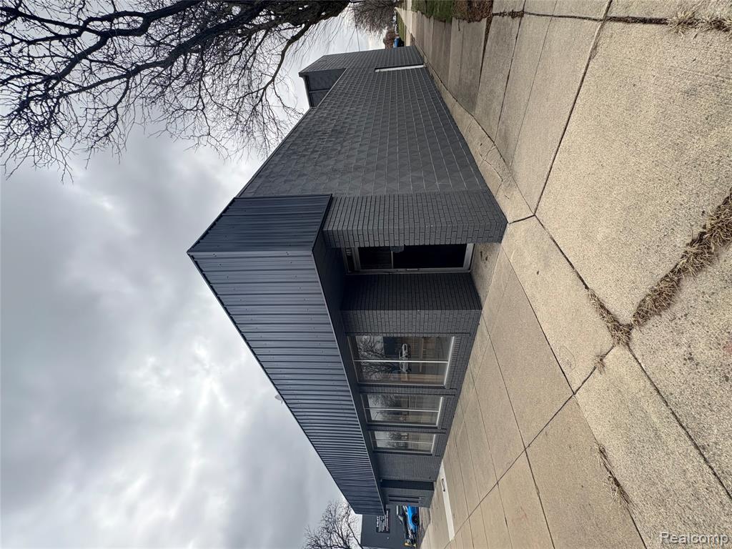 2189 Eureka Road, Wyandotte, MI 48192