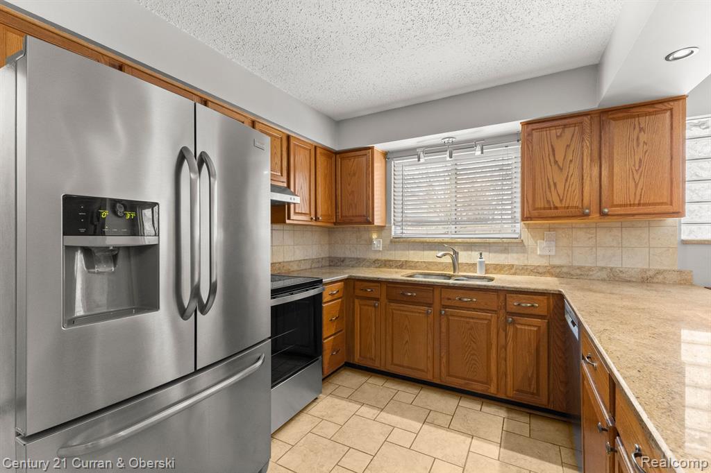 4051 JOHNSON Drive, Sterling Heights, MI 48310 — Photo 15