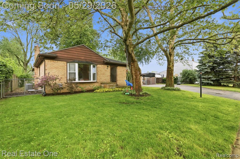 733 S Webik Avenue, Clawson, MI — Photo 2