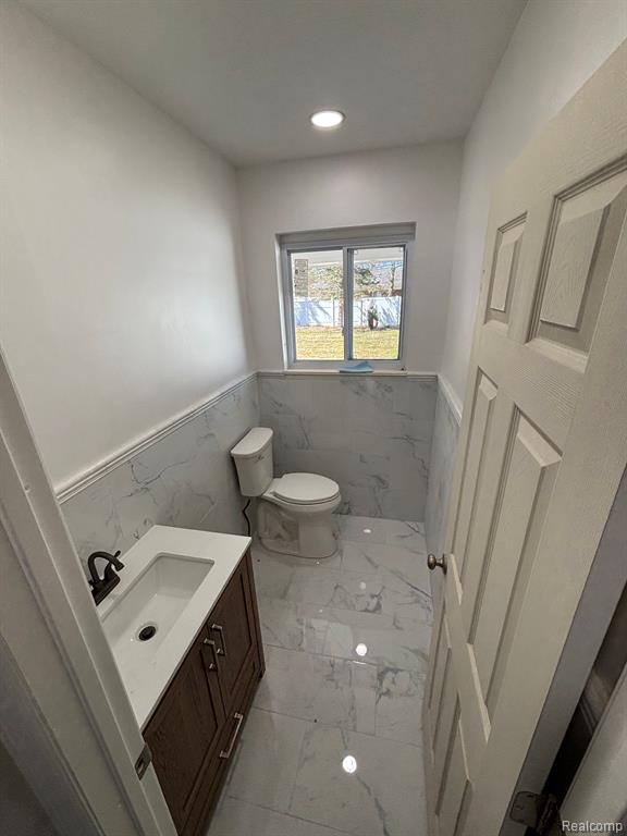 5987 CAMPUS Drive, Dearborn Heights, MI 48127 — Photo 8