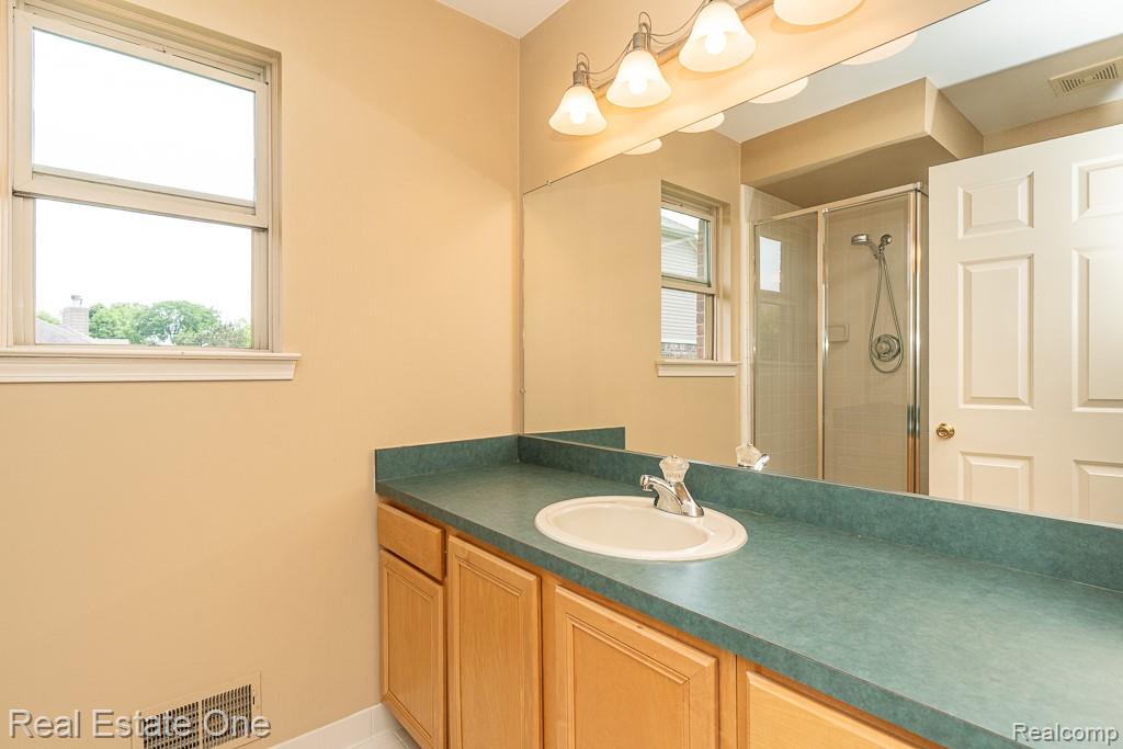 52033 Pebble Creek Drive, New Baltimore, MI 48047 — Photo 14