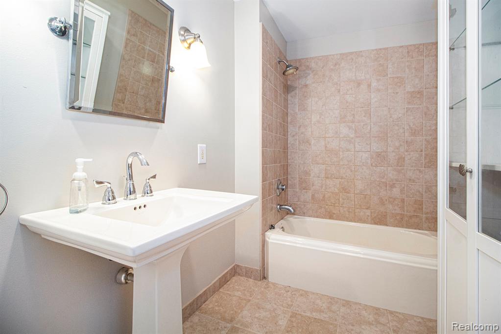 9088 W Liberty Road, Ann Arbor, MI 48103 — Photo 17