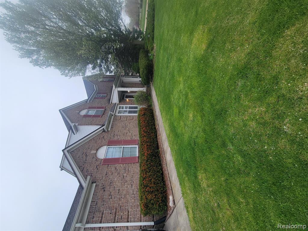 10224 Wellington Drive, Clarkston, MI 48348 — Photo 2
