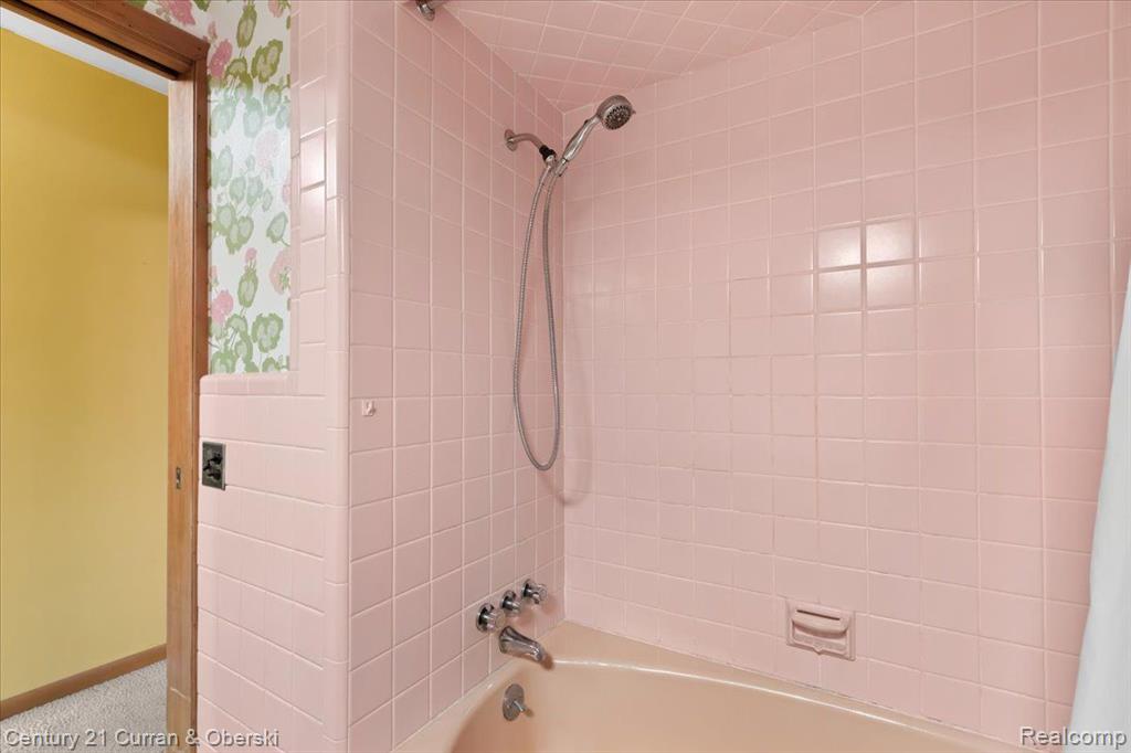 5987 CAMPUS Drive, Dearborn Heights, MI 48127 — Photo 24