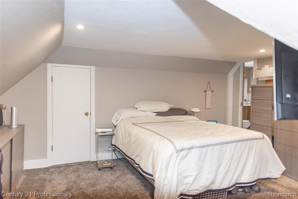910 W Pine Tree Road W, Lake Orion, MI 48362 — Photo 20