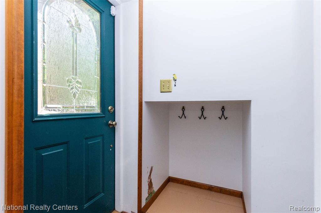 8706 Buckland Drive, South Lyon, MI 48178 — Photo 33