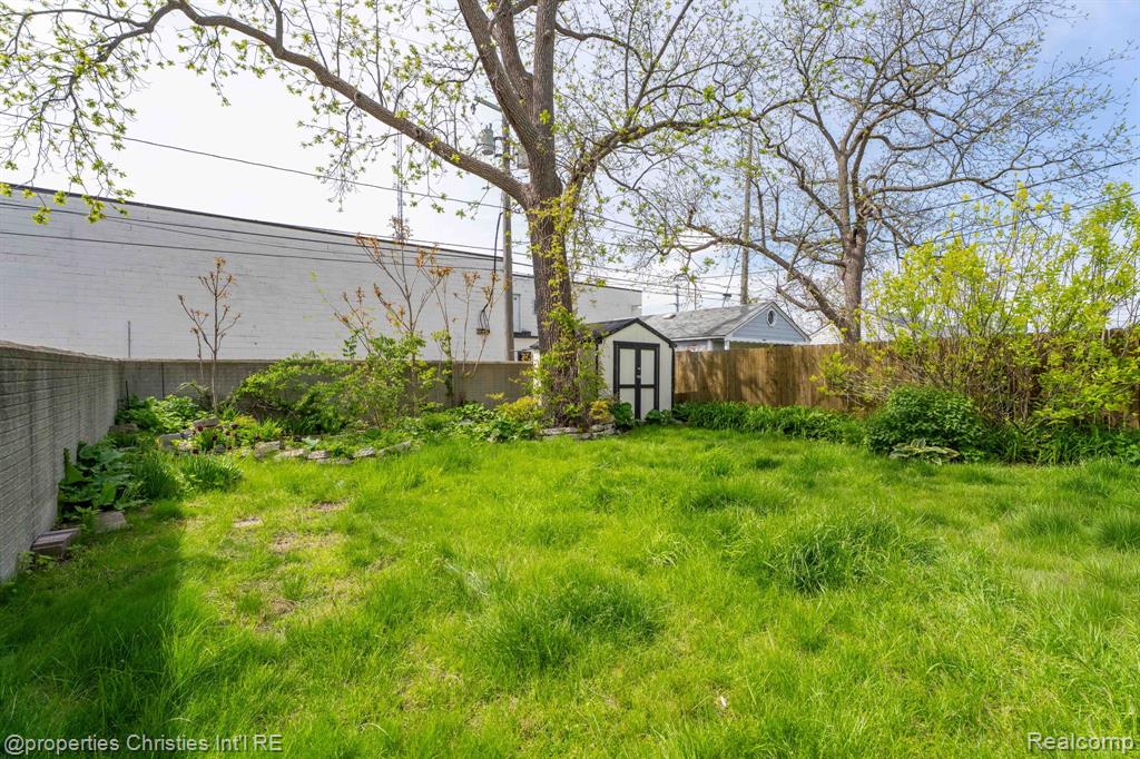 988 E Troy Street, Ferndale, MI 48220 — Photo 38