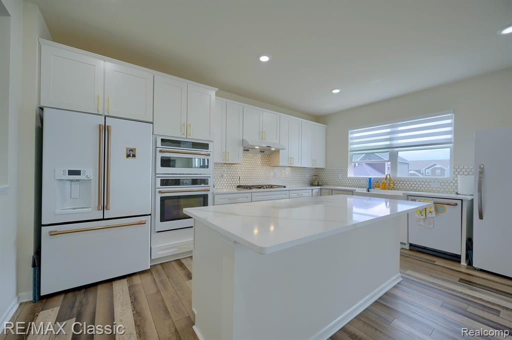2785 Trillium Hills Drive, Commerce Twp, MI 48382 — Photo 17