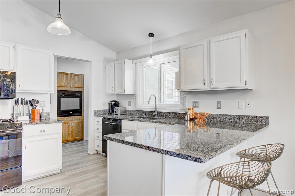 9526 Montgold Avenue, White Lake, MI — Photo 11