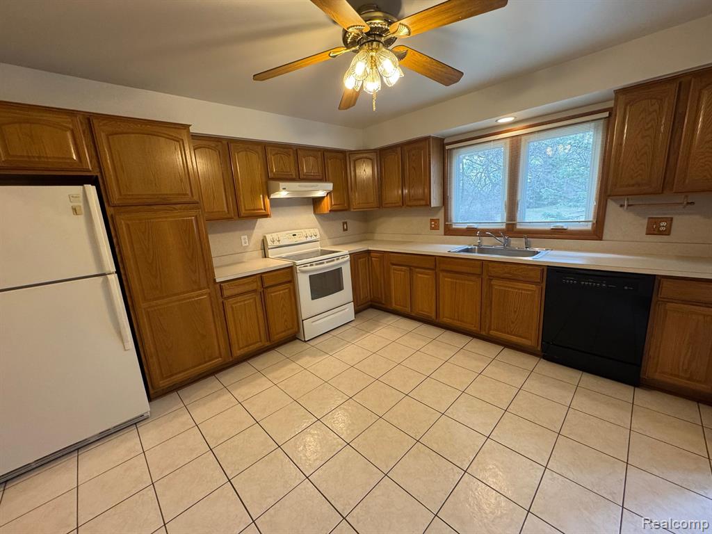 52702 HUNTERS POINTE, Macomb, MI 48042 — Photo 7