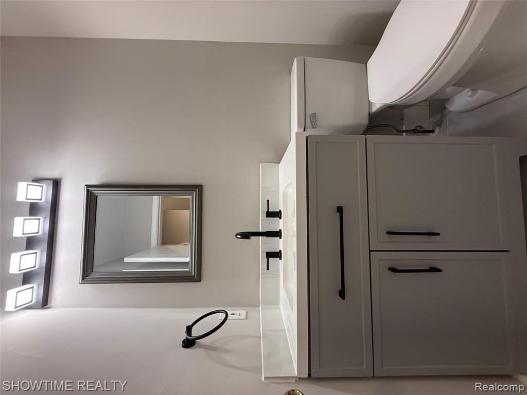 40860 HIGHPOINTE Drive, Clinton Twp, MI 48038 — Photo 5