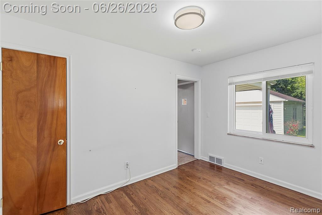 24671 Kenosha Street, Oak Park, MI 48237 — Photo 17