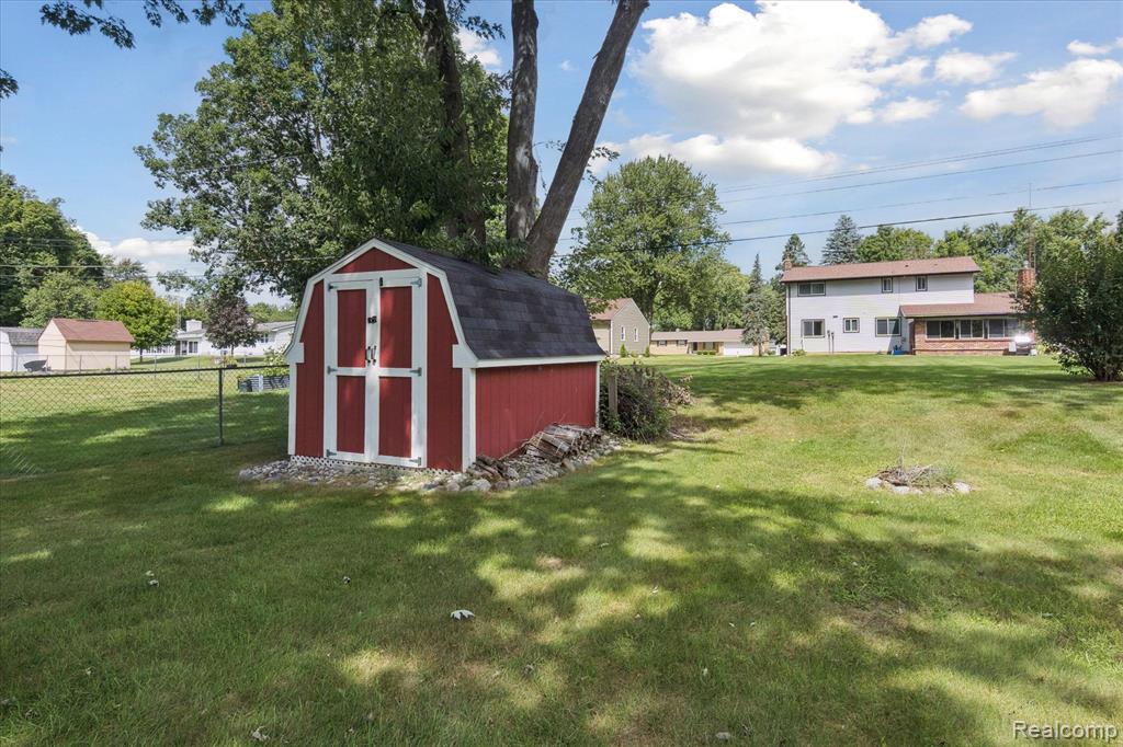 6233 Golfview Drive, Burton, MI 48509 — Photo 49