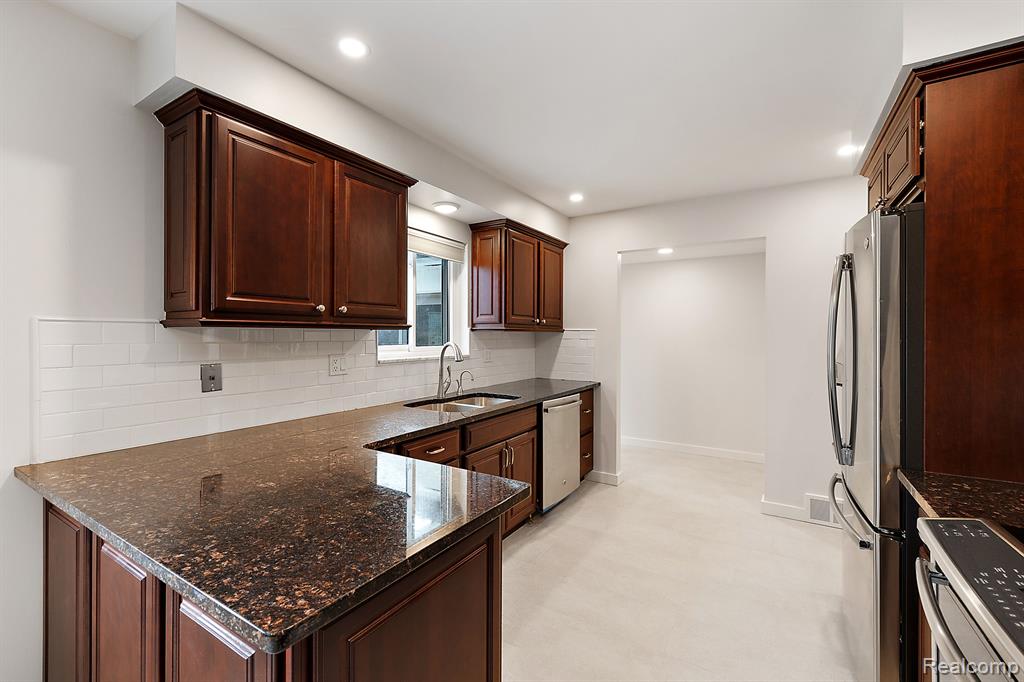 5666 GIBBING Road, Shelby, MI 48317 — Photo 16