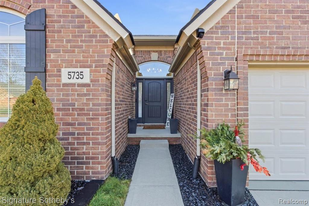 5735 Gregory Drive, Utica, MI 48317 — Photo 4