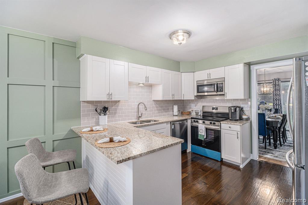 7357 Creek View Circle, West Bloomfield, MI — Photo 15