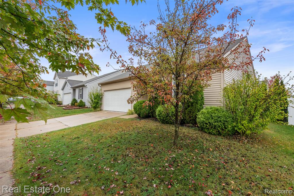 8586 Cass River Drive, Fowlerville, MI 48836 — Photo 4