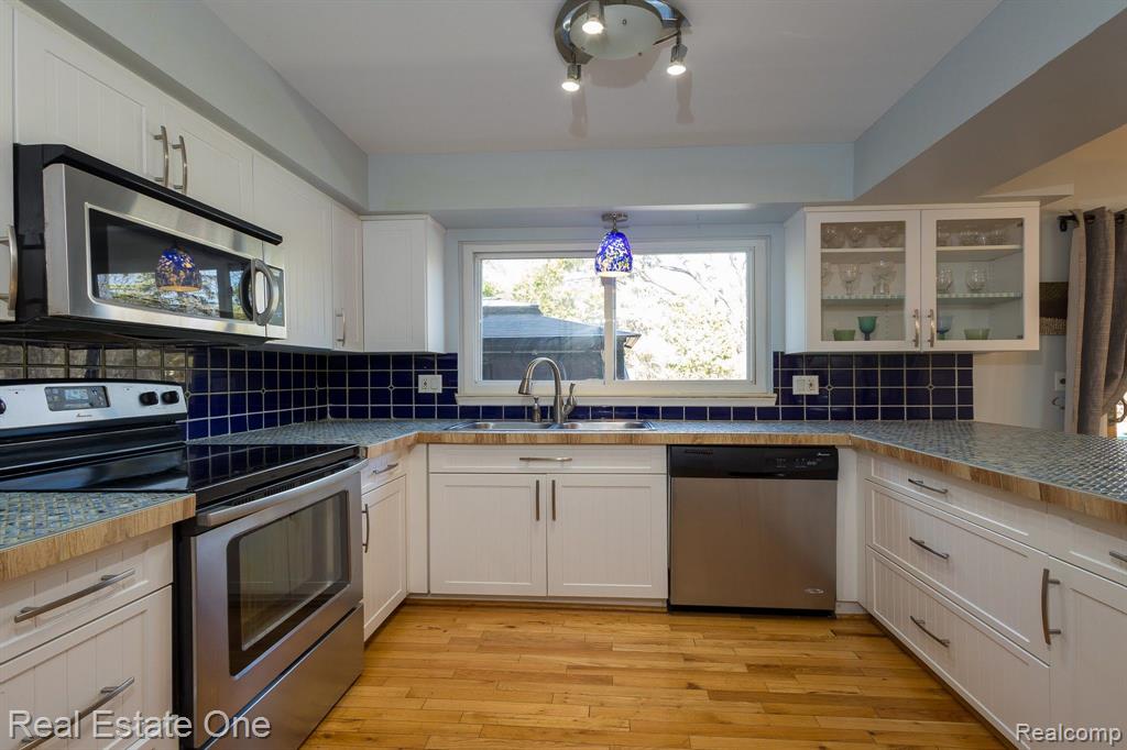 930 BRIDGE PARK Drive, Troy, MI 48098 — Photo 4