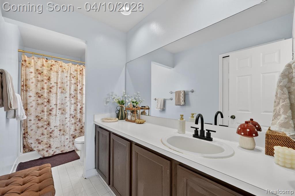 255 Round Tree Drive, Lake Orion, MI — Photo 25
