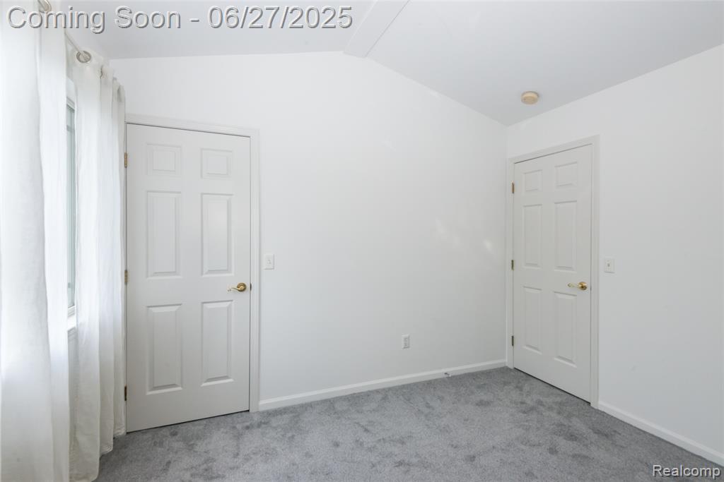 67 LARCHWOOD Drive, Troy, MI 48083 — Photo 18