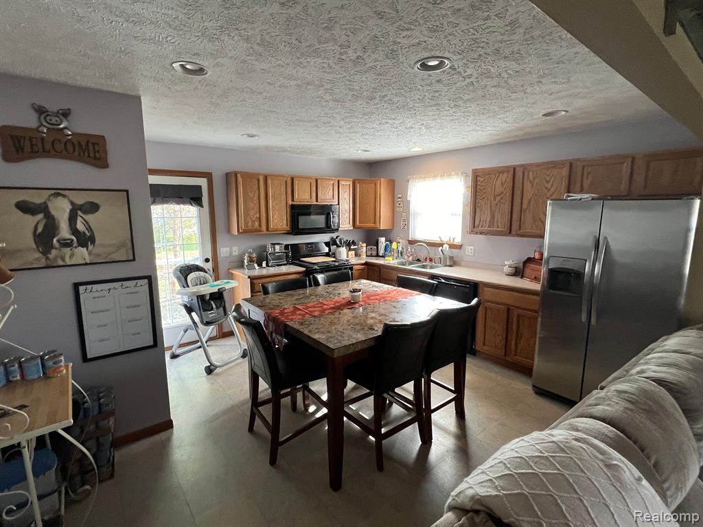 744 VILLAGE Drive, Fowlerville, MI 48836 — Photo 9