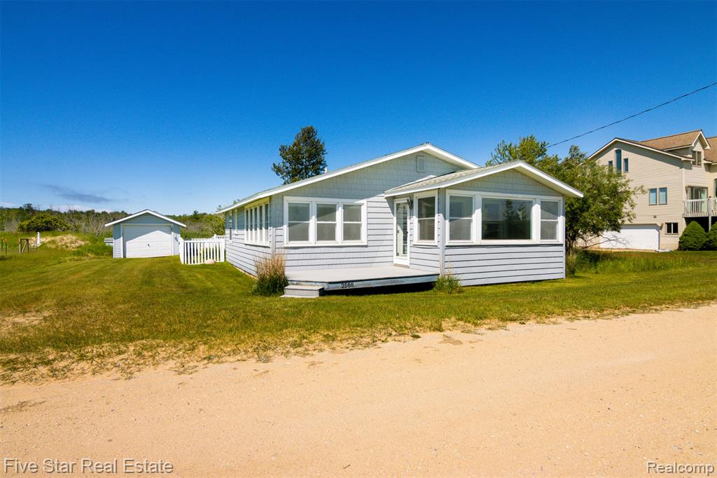 2588 Lakeview Road, Onekama, MI 49675 — Photo 2