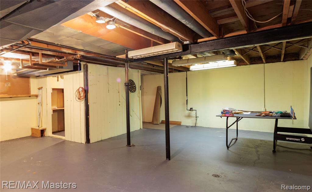 21879 Canterbury Avenue, Grosse Ile, MI 48138 — Photo 31