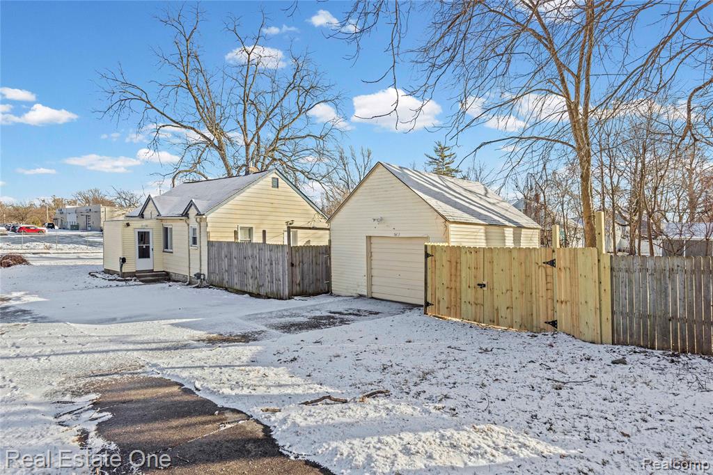 943 Premont Avenue, Waterford, MI 48328 — Photo 44