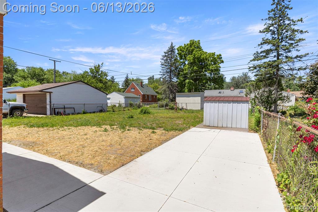 29578 Brown Court, Garden City, MI — Photo 36