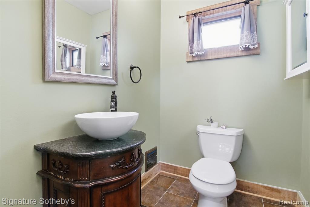 923 N Center Street, Royal Oak, MI 48067 — Photo 17
