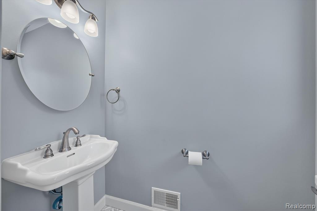 3 Shorecrest Circle, Grosse Pointe, MI 48236 — Photo 23