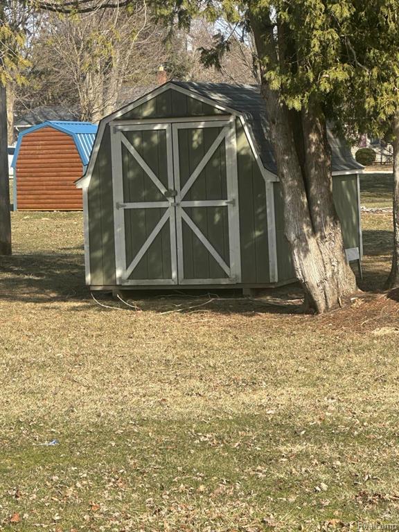 805 E HOPSON Street, Bad Axe, MI 48413 — Photo 4