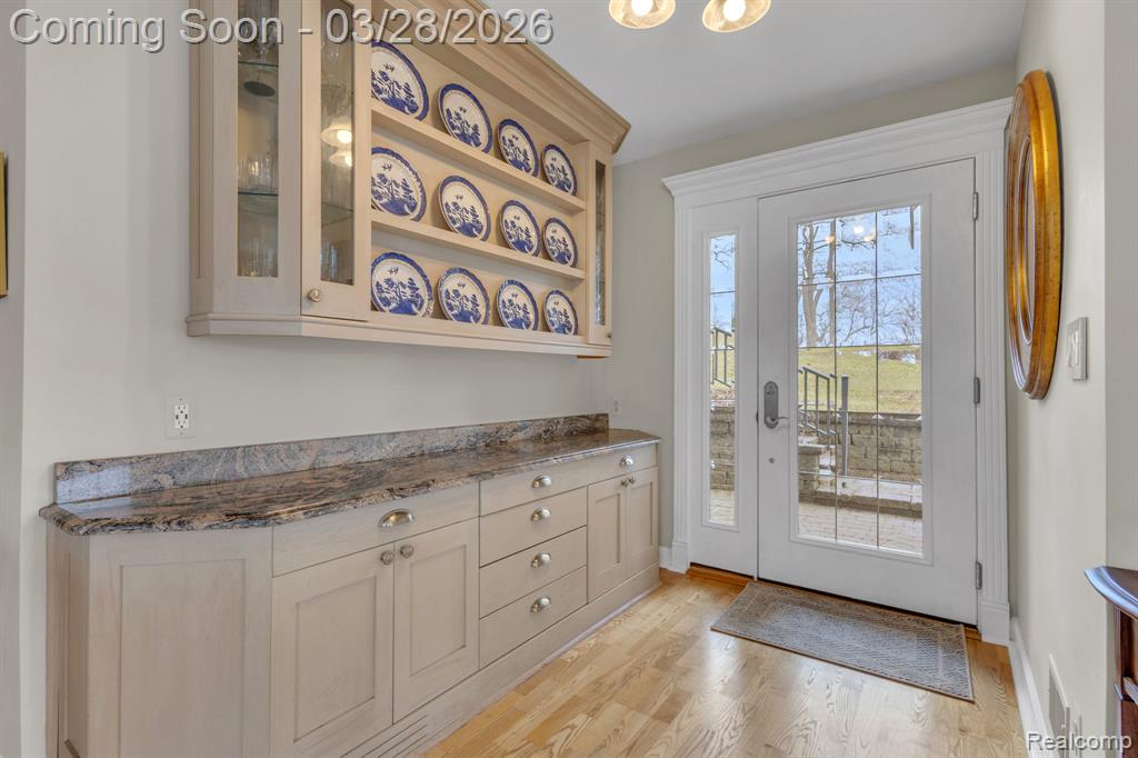 664 King Circle, Lake Orion, MI 48362 — Photo 11