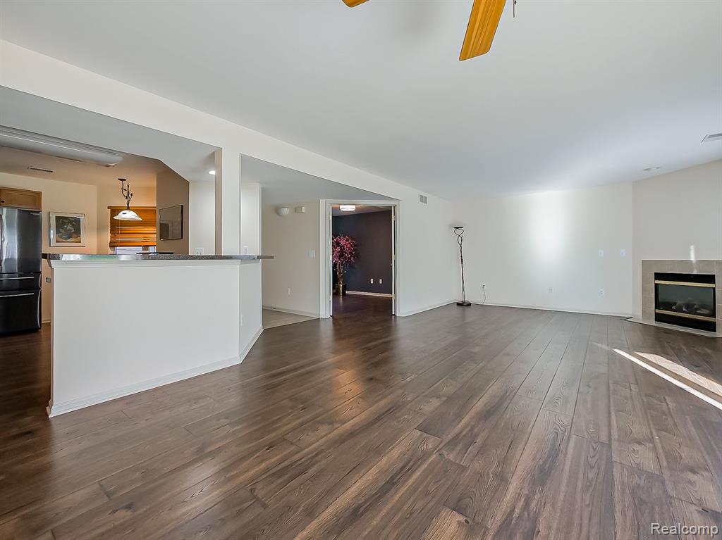 628 RIVERSTONE Lane, Chelsea, MI 48118 — Photo 4