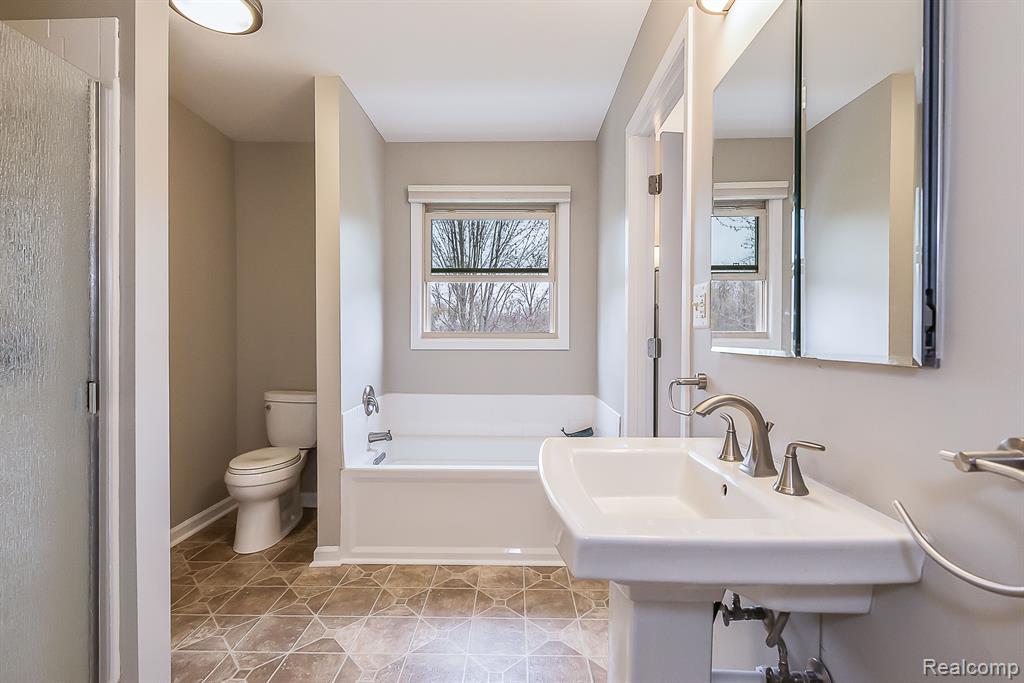 3672 W NORTH TERRITORIAL Road, Whitmore Lake, MI 48189 — Photo 26
