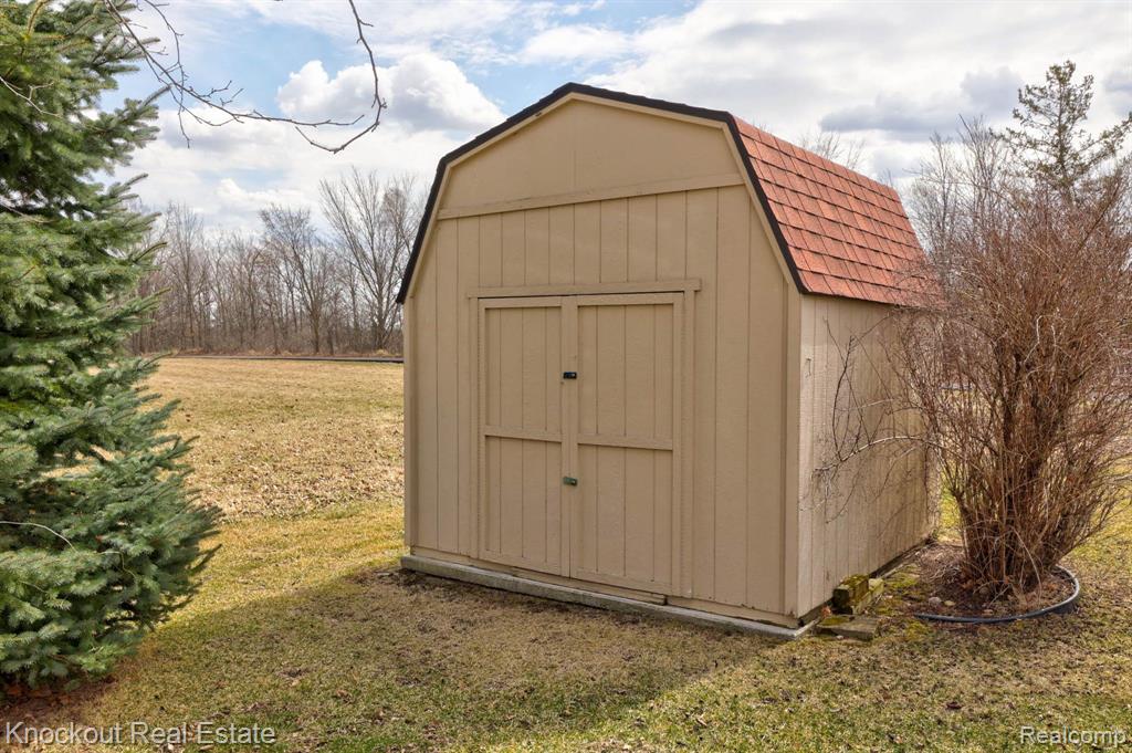 4887 CANTERBURY, Vassar, MI 48768 — Photo 48