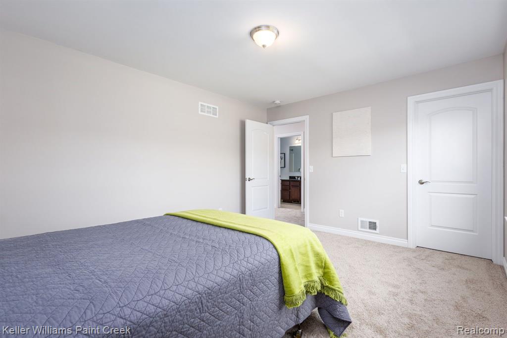 894 Wynstone Circle N, Oakland, MI — Photo 45