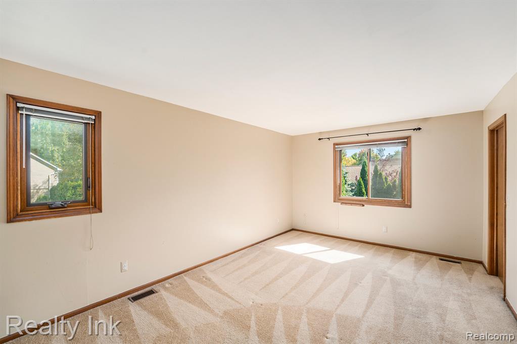 44755 Huntingcross Drive, Novi, MI — Photo 8