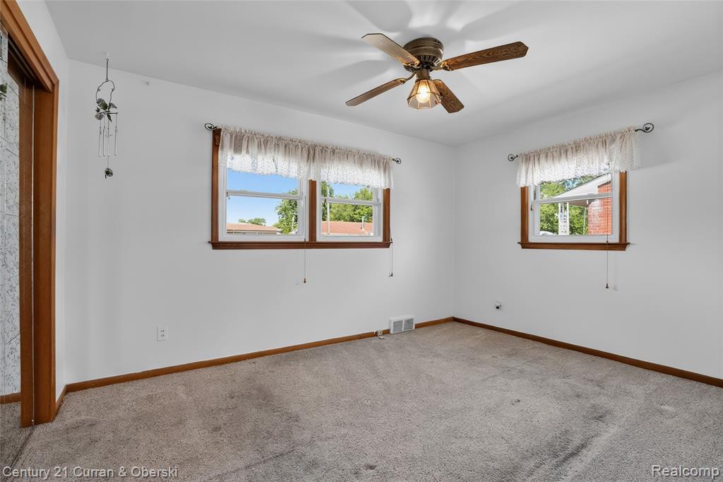 8224 N Evangeline Street, Dearborn Heights, MI 48127 — Photo 13